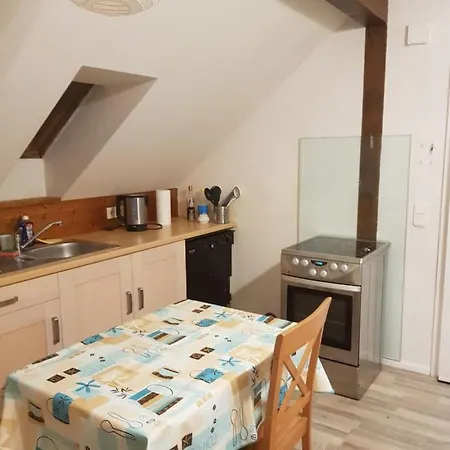 - Kleine Auf Pferdehof In Appartement *